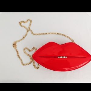 Lip purse